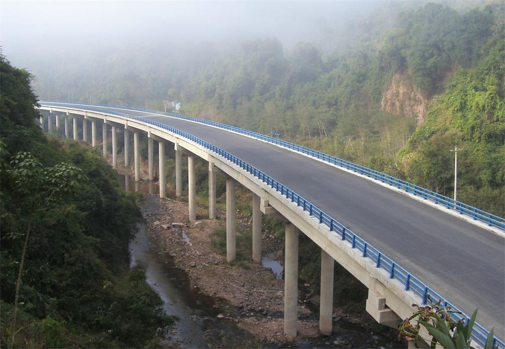 云南磨憨高速公路雨林谷大桥